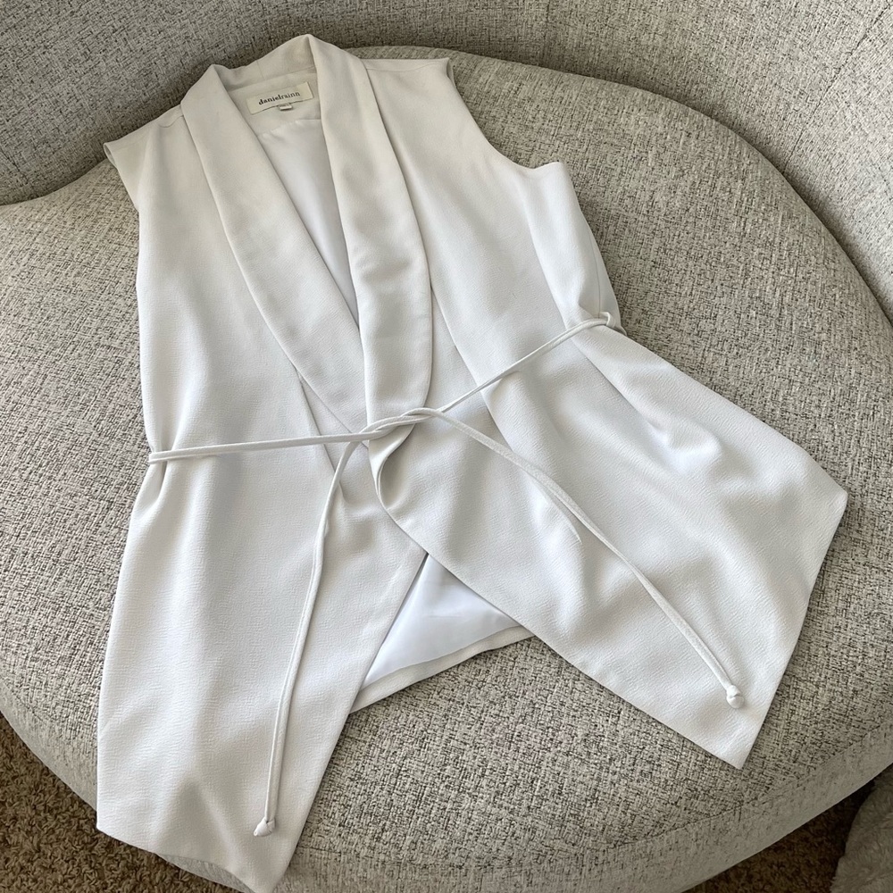 Sleeveless Blazer